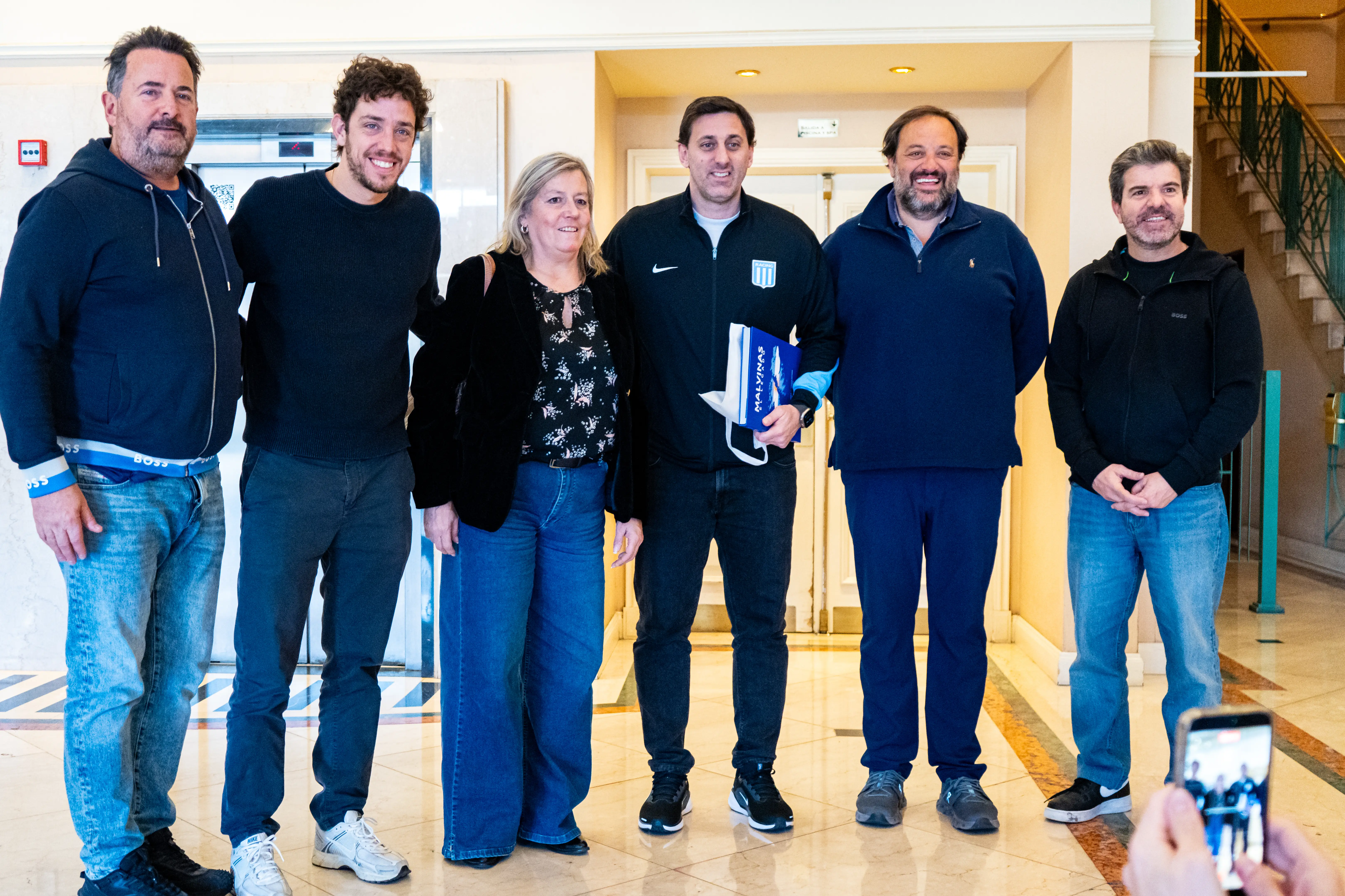 Secretaría de Deportes realiza entrega al Presidente Racing Club, Diego Milito
